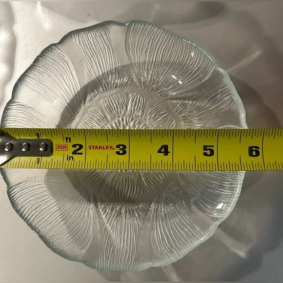 4 Arcoroc Fleur bowls/dishes. 5.75” - Picture 15 of 16